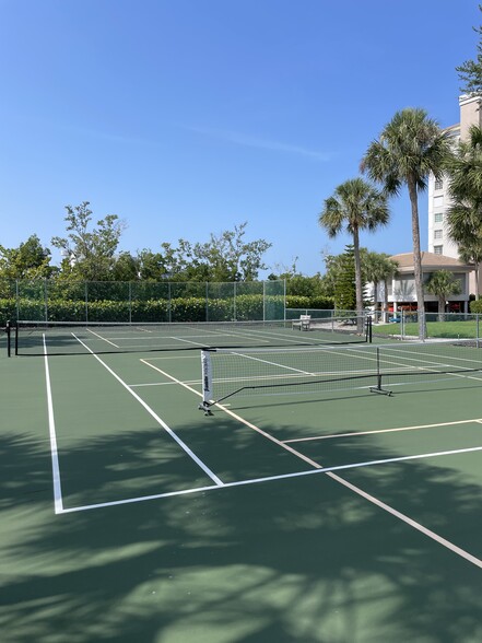 Tennis and pickleball - 13105 Vanderbilt Dr