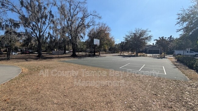 Building Photo - 17449 New Cross Cir