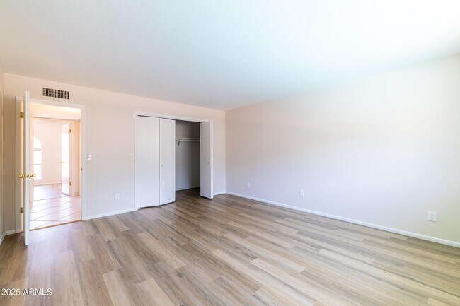 Building Photo - 2847 E Acoma Dr