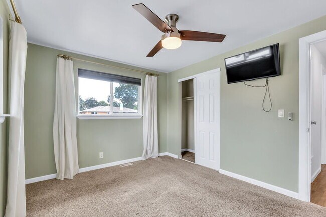Building Photo - 7482 Beach Ct