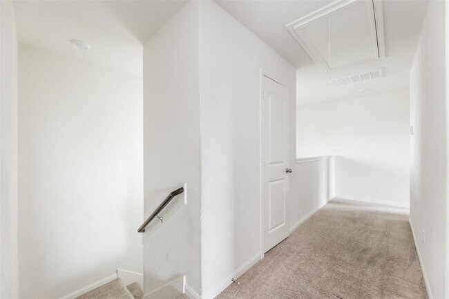Building Photo - 541 Amberwood Pk Dr
