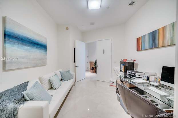 Building Photo - 15811 Collins Ave