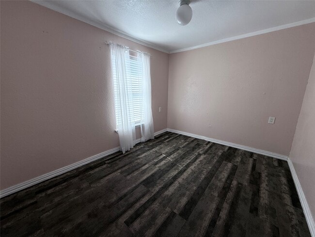 Building Photo - 13809 Hershe St