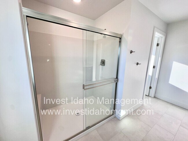 Building Photo - Beautiful less than a year old Luxury Townhome available soon!