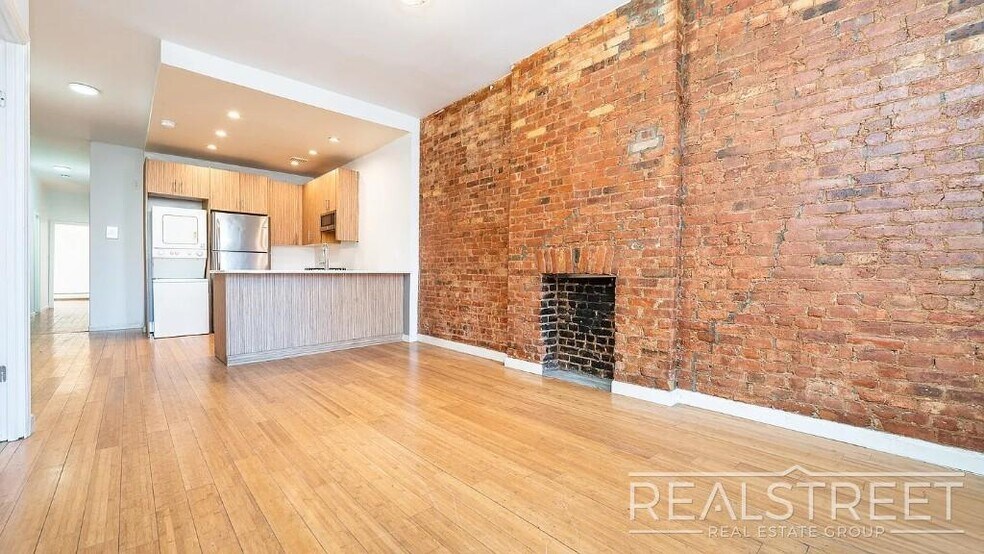 Building Photo - 4 Bed 2 bath off the border of Clinton Hill and Bedstuy.