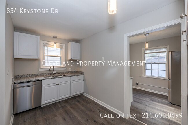 Building Photo - 854 Keystone Dr