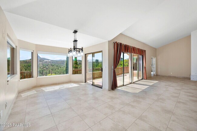 Building Photo - 2349 Loma Vista Dr