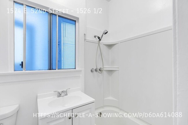 Building Photo - Newly updated beautiful upper 1 Bedroom + ...