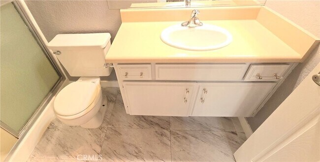 Building Photo - 630 W Dryden St