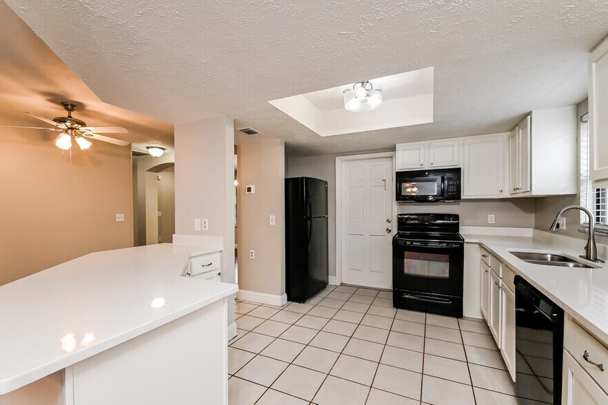 Building Photo - 846 Timber Pond Dr