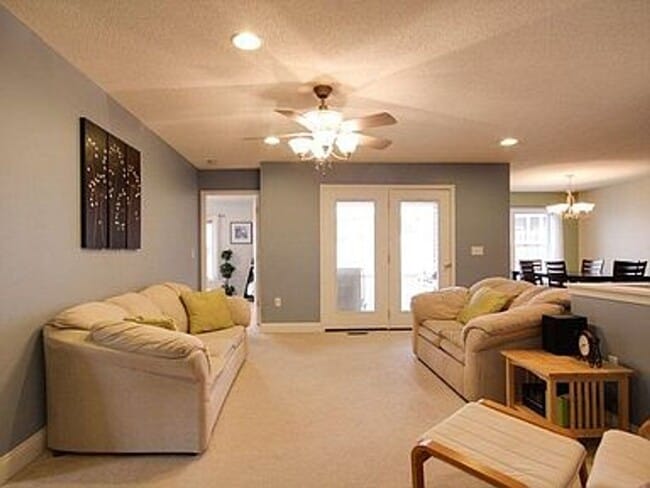 Building Photo - Spacious home with 5 bedrooms and 3 full b...