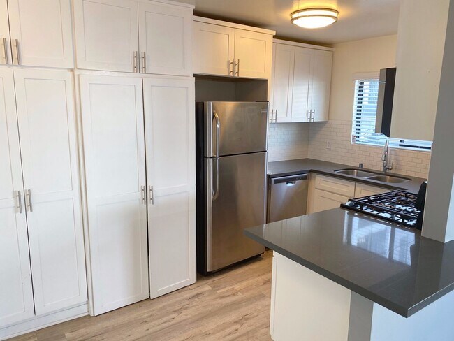 Building Photo - 521 Indiana St