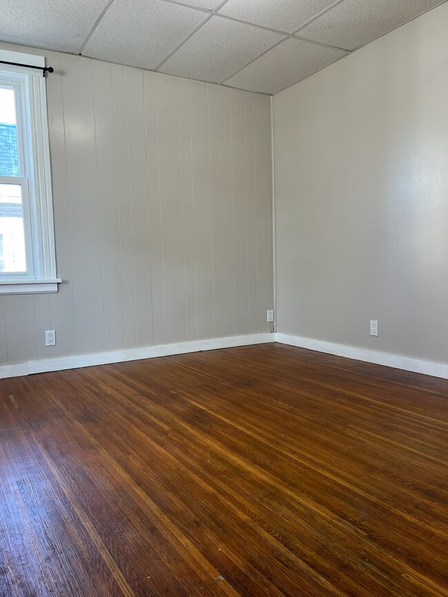 Downstairs Bedroom - 830 Elmwood Ave