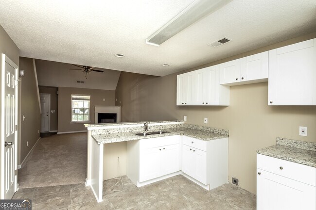 Building Photo - 353 Coral Cir