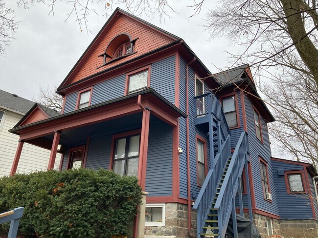 Building Photo - 539 S 5th Ave
