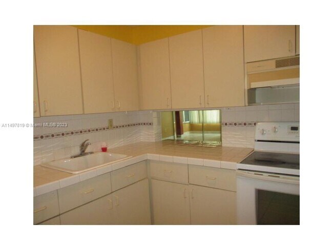 Building Photo - 120 Royal Palm Rd