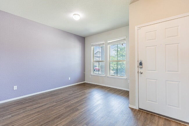 Building Photo - 5930 Ivans Farm
