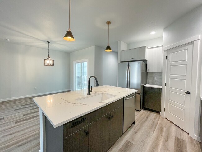 Building Photo - 4403 N Magical Crk Ave