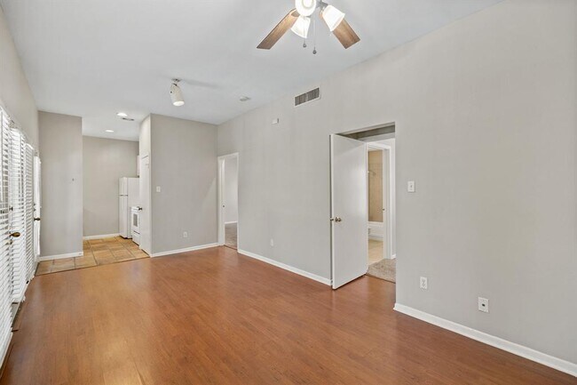 Building Photo - 712 Graham Pl