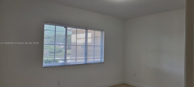 Building Photo - 2463 Centergate Dr