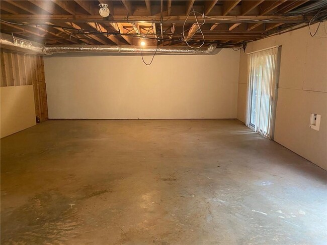 Building Photo - 5053 Gardenia Cir