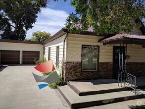 Building Photo - 3 Bedroom/1 bath House