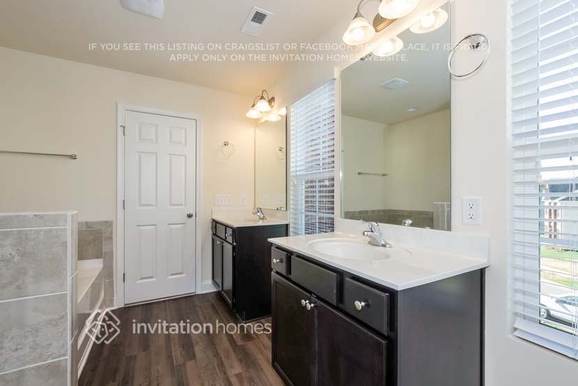 Building Photo - 9823 Maywine Cir