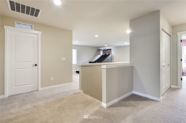 Building Photo - 3935 Highlands Blvd