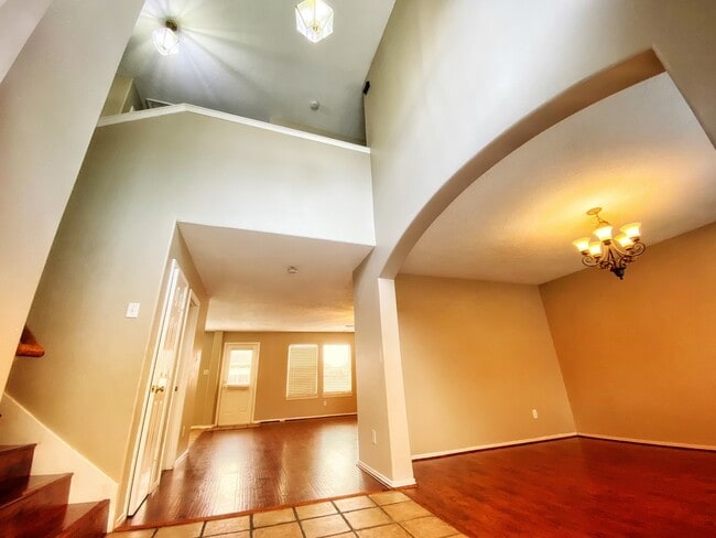 Building Photo - 5109 Big Spring Dr