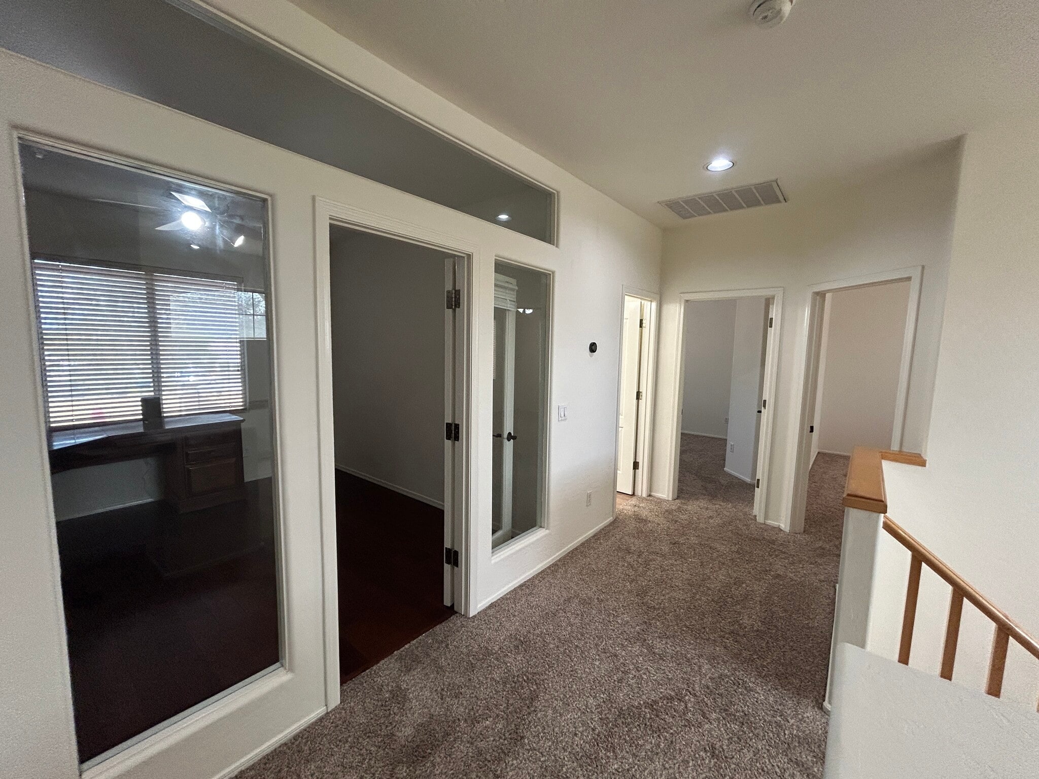 Building Photo - 9885 S La Rosa Dr