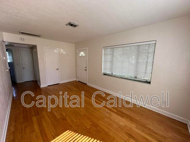 Building Photo - 18 N Meteor Ave