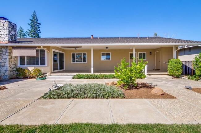 Building Photo - Rare Rental Opportunity: Mid Century Moder...