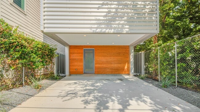 Building Photo - 1315 Lakin St