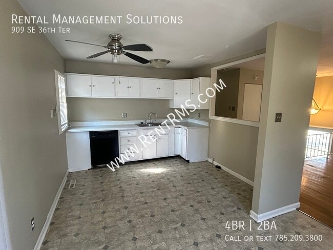 Building Photo - 909 SE 36th Terrace