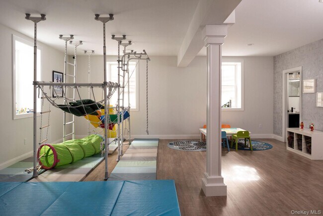 Building Photo - 46 Will Tremper Dr