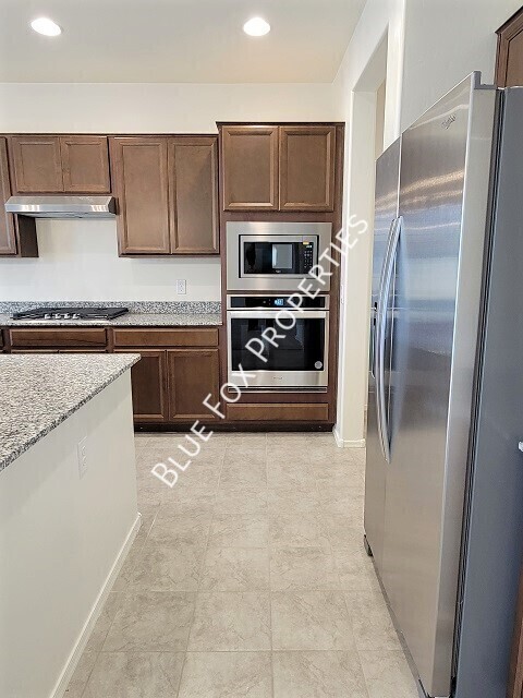 Building Photo - 5525 W Lazy Farm Dr