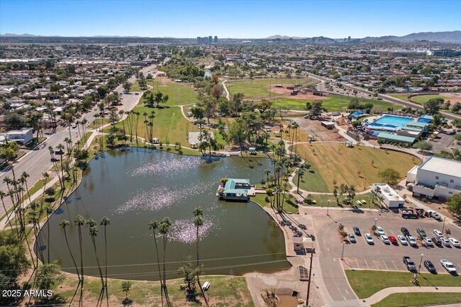 Building Photo - 7803 E Vernon Ave