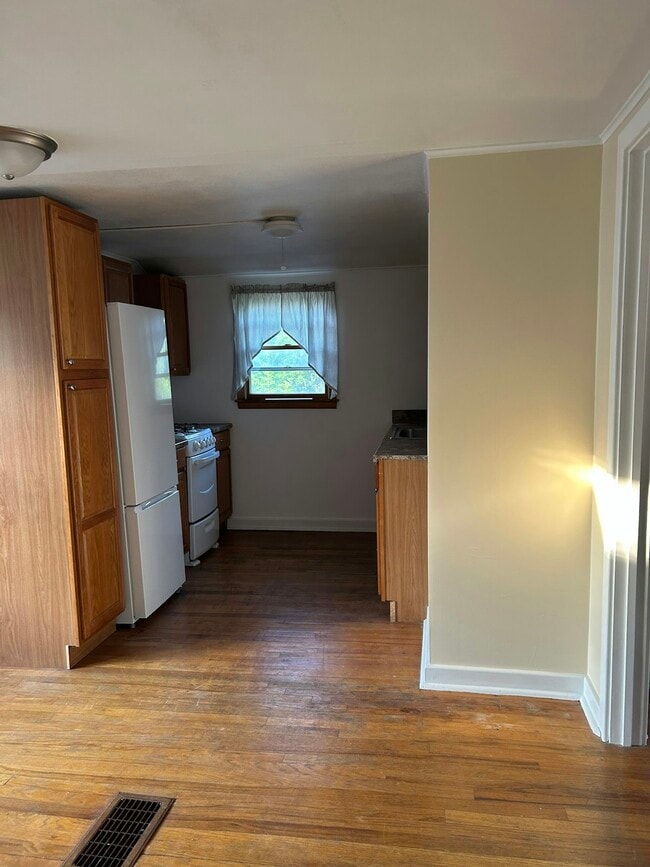 Building Photo - 213 Garden City Dr