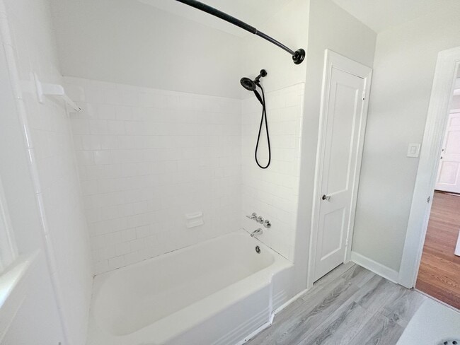 Building Photo - Newly Renovated 2-Bedroom Home in Vibrant ...