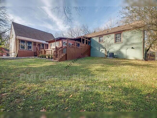 Building Photo - 1711 Golf St