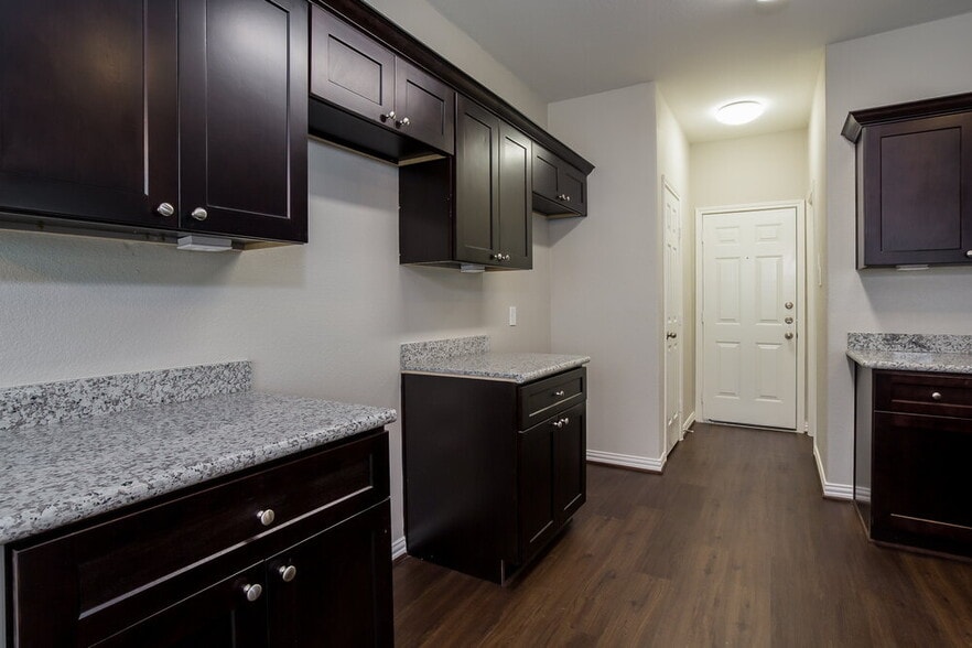 Building Photo - 2802 Mesquite Ridge Dr