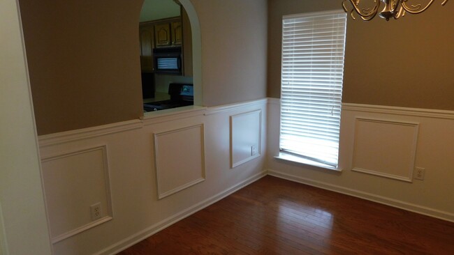 Building Photo - 206 Park Village Cir