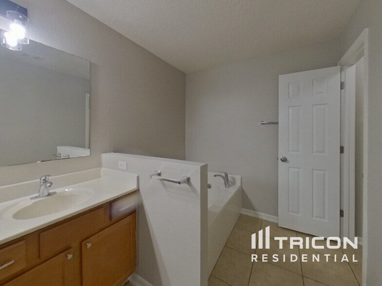 Building Photo - 407 Nuestra Pl