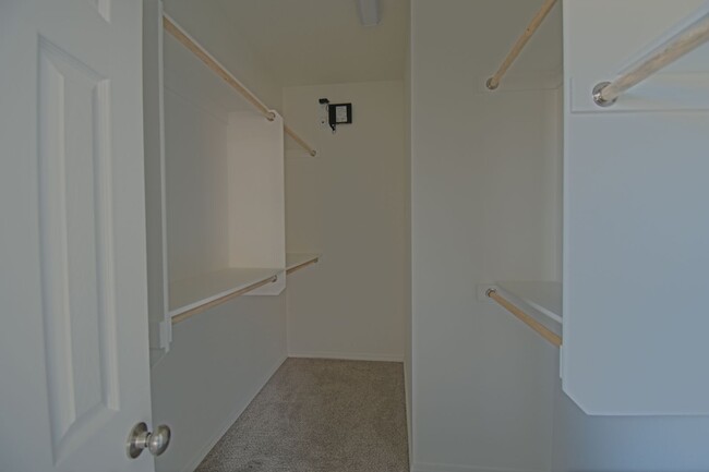 Building Photo - Newer Three Bedroom, Two Bath, Two Car Gar...