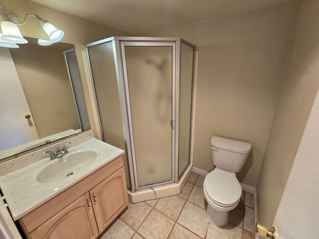 Building Photo - Spacious & Upgraded Clairemont Townhome – Prime Central Location!