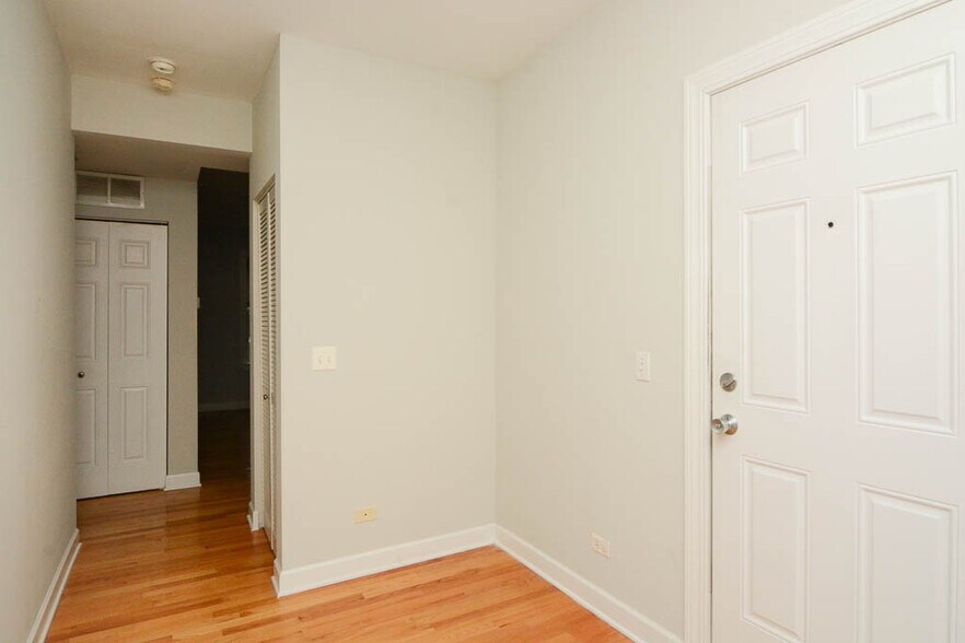 Building Photo - 3251 N Clifton Ave