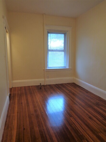 Building Photo - 553 Brookline Ave
