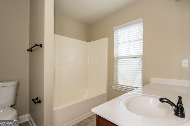 Building Photo - 4893 Longview Run