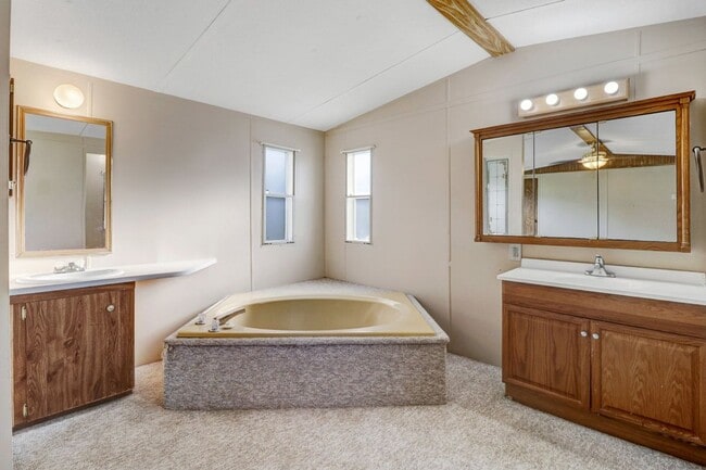 Building Photo - 2 BR, 2 BA Mobile Home w/ 2-Car Detached G...