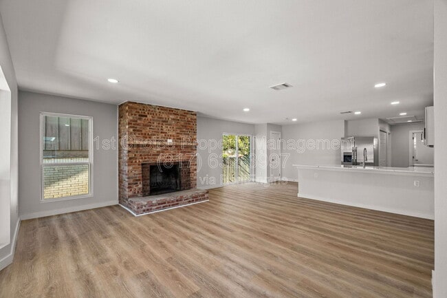 Building Photo - 4304 SW Loop 820